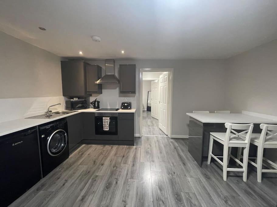 Hosted By Ryan - 2 Bedroom Apartment Liverpool Esterno foto